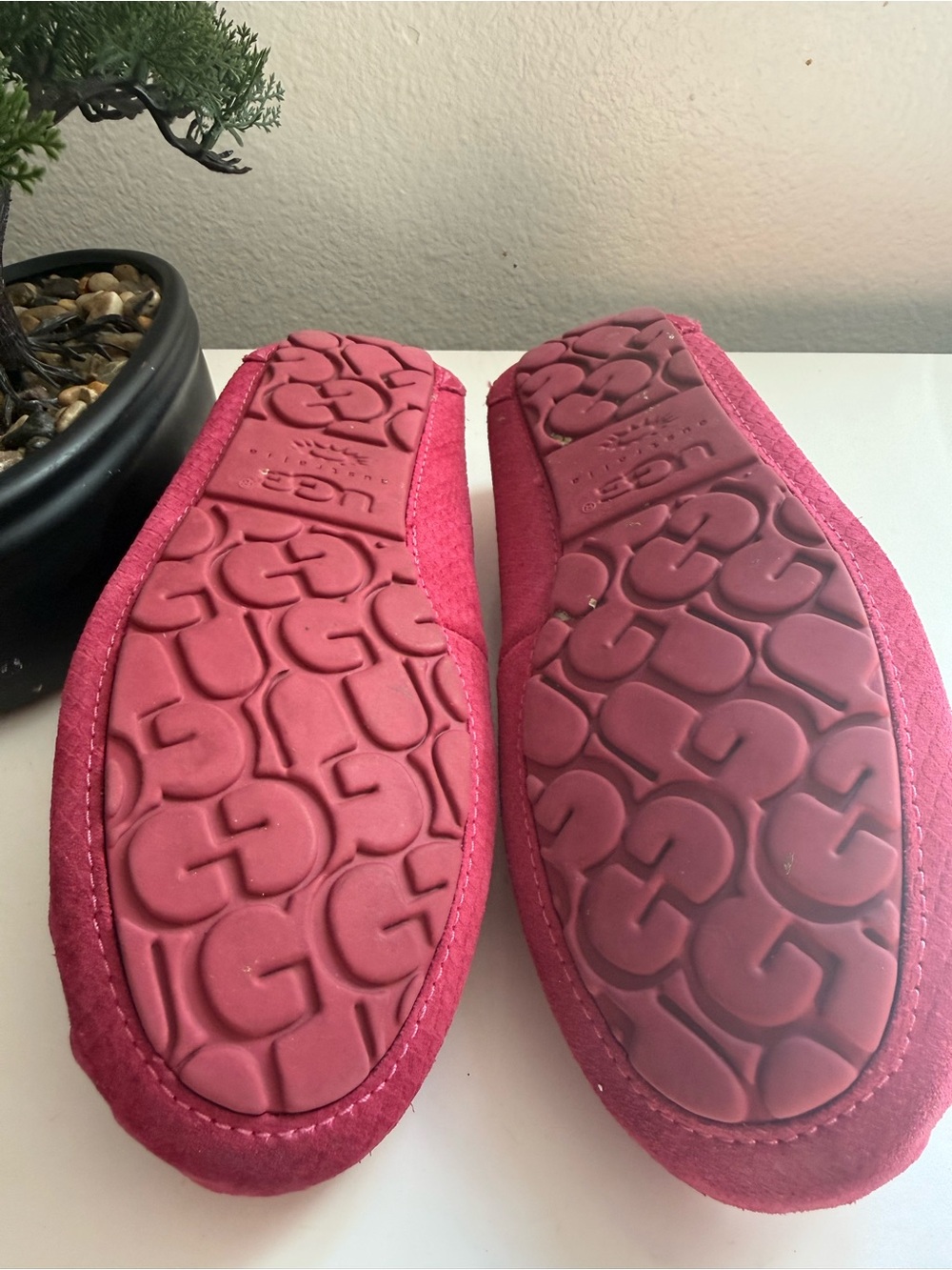 UGG Dakota size 8 Pink Satin-Bow Shearling Moccasins - Picture 8 of 8